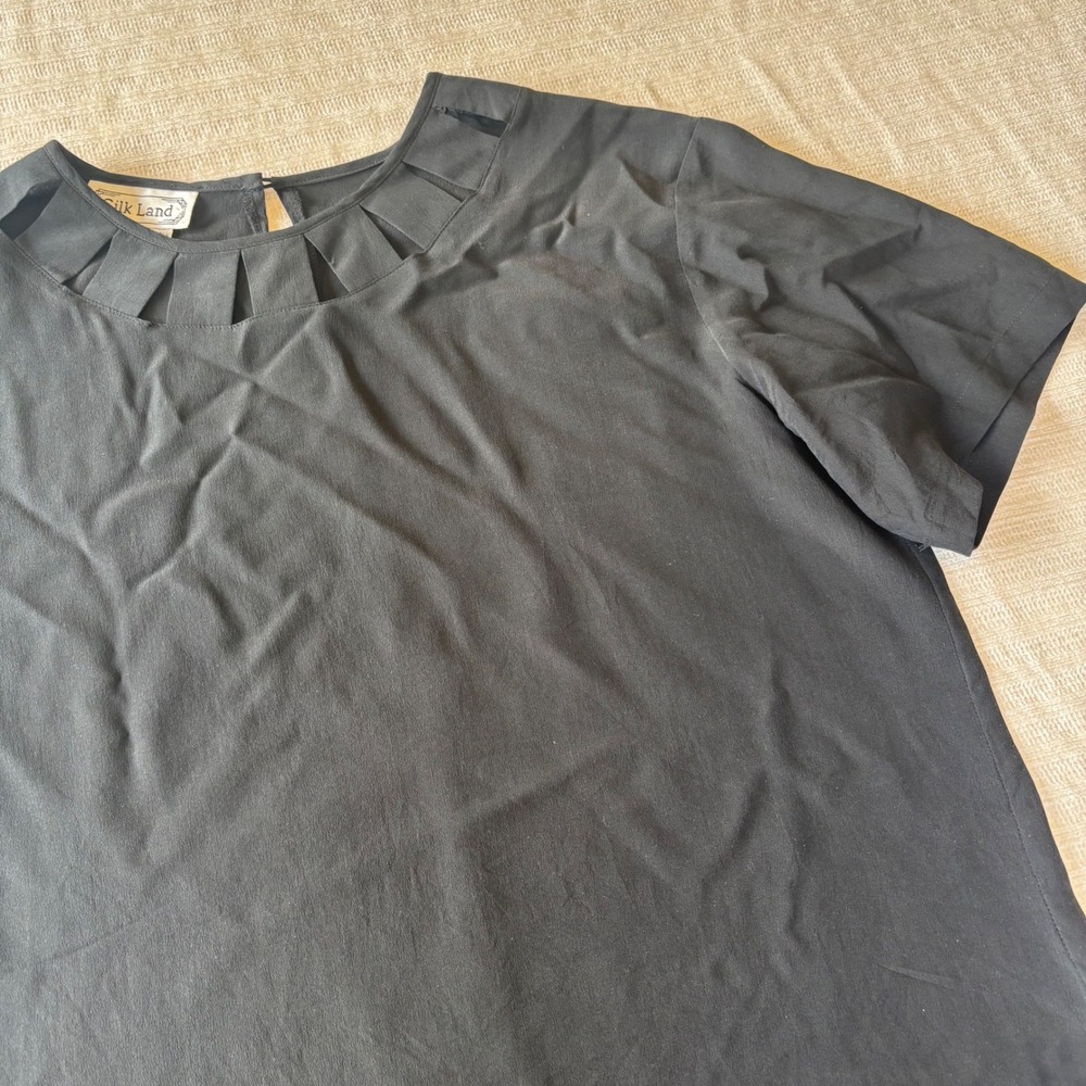 Vintage Silk Land Black 100% Pure Silk Short Sleeve Blouse Pleated Cutout Neck - Picture 2 of 9